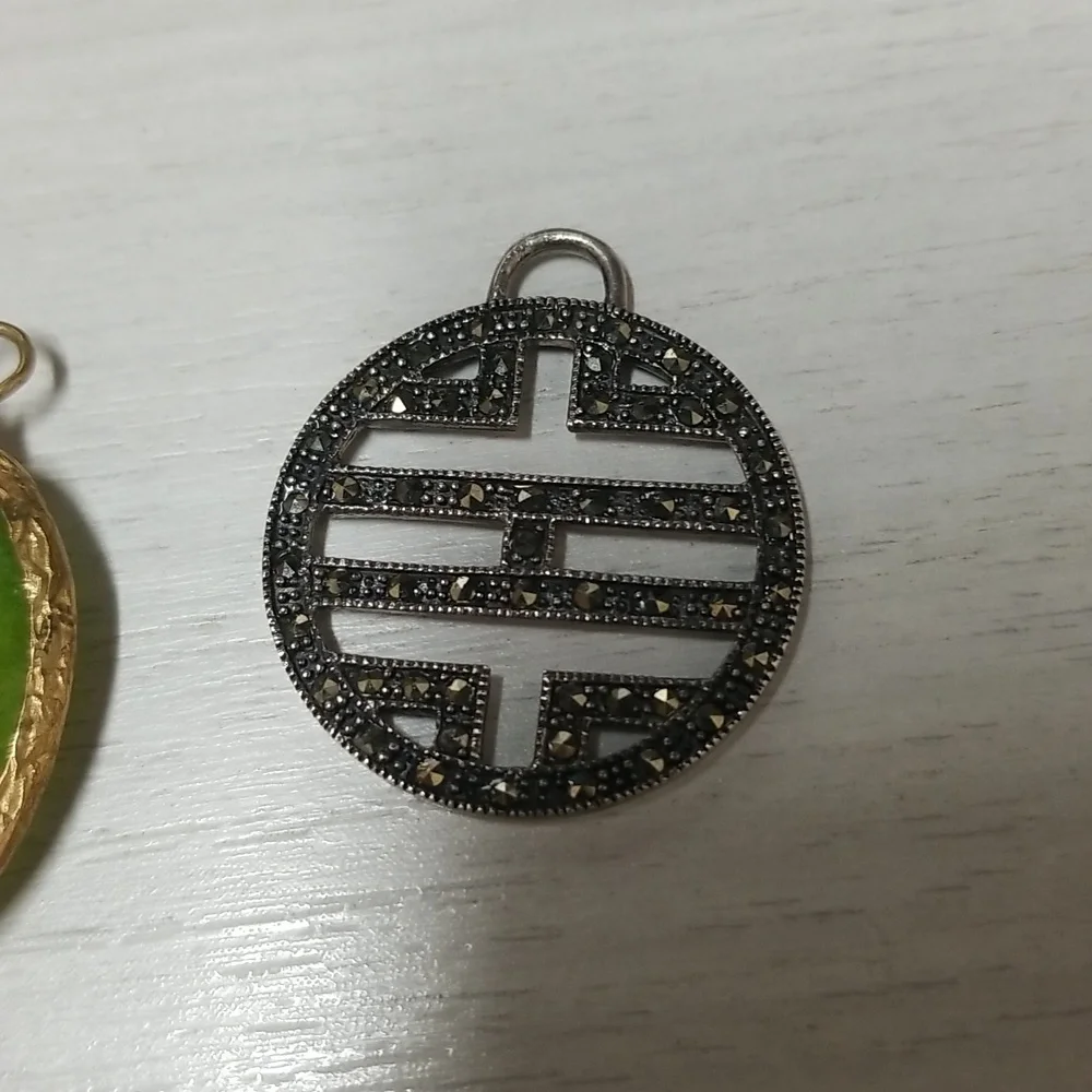 Pendants - Picture 4 of 4